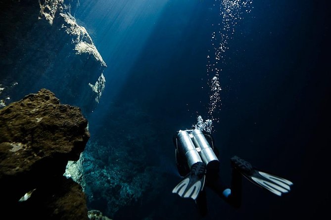 2 cenote divings (including one deep diving) for advanced divers in Tulum - Why the small group matters underwater
