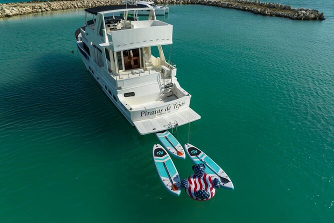 2 Hour Sunset-53' Hatteras Tulum, Playa Del Carmen, Riviera Maya - The crew and the feel of the evening
