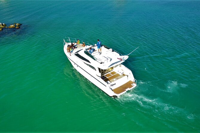 3 Hour Xpu-Ha - 47' Azimut, Tulum, Playa del Carmen, Riviera Maya - A crew that keeps the group moving