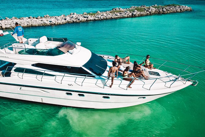 4 Hour - 47' Azimut, Tulum, Playa del Carmen, Riviera Maya - Booking, weather, and practical details