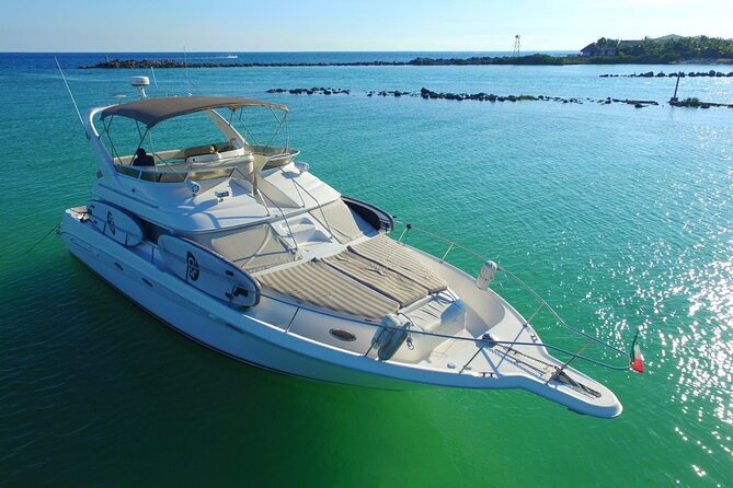 4 Hour - 51' Sea Ray, Tulum, Playa del Carmen, Riviera Maya - Lunch with guacamole and fire-grilled chicken