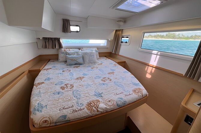 4 Hour Catamaran Experience in a Private 42' Lagoon - Food, drinks, and the value of the open bar