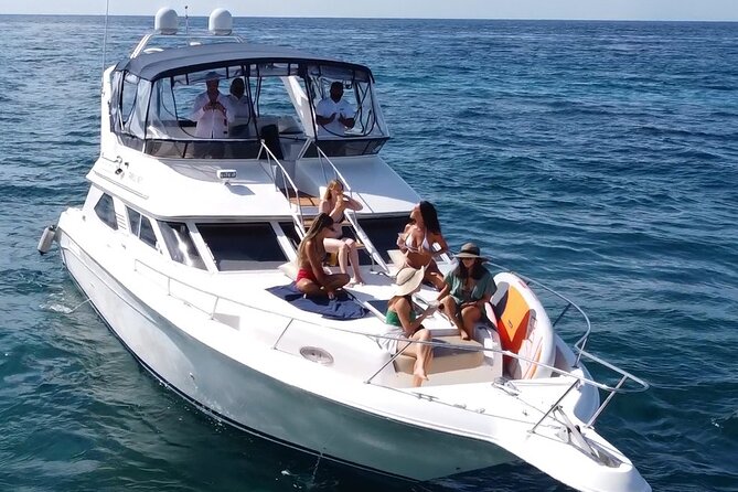 4 hours snorkel & beach tour - Private Yacht 47 ft - Lunch, drinks, and the party atmosphere