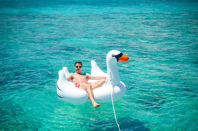 4H Private 38'Catamaran All-Inclusive in Tulum & Playa del Carmen - The crew shapes the day
