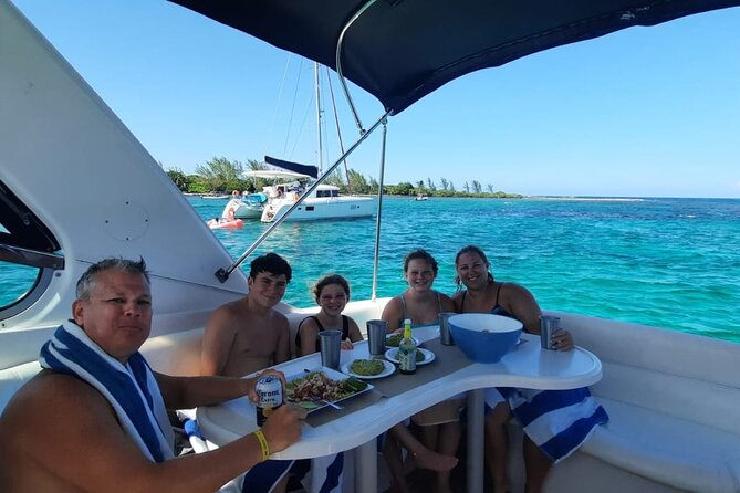 5-Hour Private 40' Yacht 2-Stop Tour to In-Ha reef with Food, Drinks & Snorkel - La Bocana is made for lunch and music