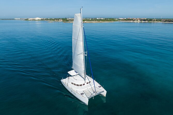 8H 38' Catamaran All-Incl. to Cozumel in Tulum & Playa del Carmen - Trolling fishing adds a simple local touch