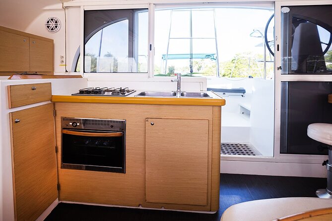 8H 38' Catamaran All-Incl. to Cozumel in Tulum & Playa del Carmen - Food and drinks keep the day easy