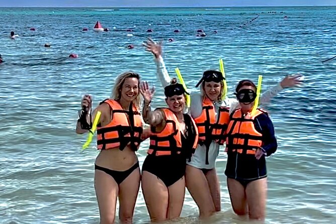 Akumal Bay snorkeling, plus 3 cenotes and great food - Akumal Bay: turtles with rules that matter