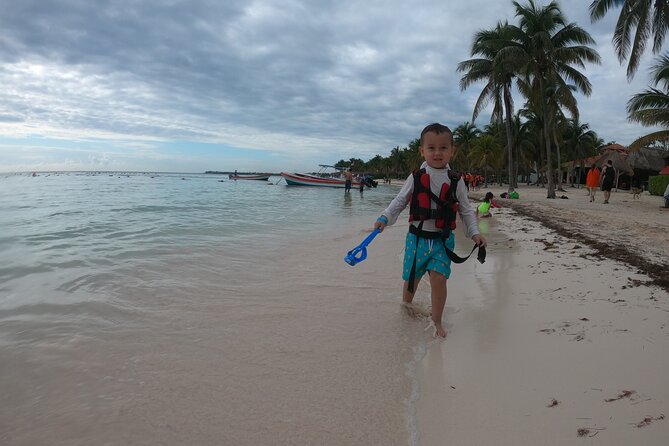 Akumal Turtles Snorkeling and GoPro pictures - Who will enjoy this most