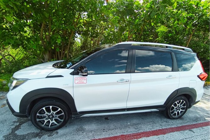 Cancun Airport: Private Transfers From/To Akumal Half Moon Bay - A private arrival at Cancun Airport