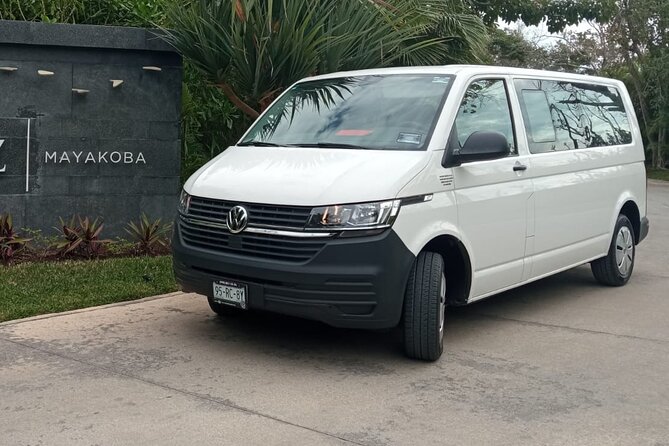 Cancun Airport to Playa del Carmen Roundtrip Private Transfer - Finding your greeter at each Cancun terminal