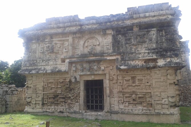 Chichen Itza and Cenote Full Day Tour from Playa del Carmen - The morning shopping stop and buffet lunch