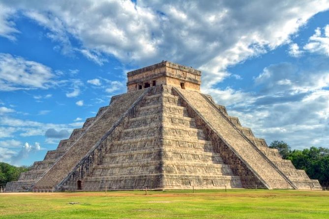 Chichen Itza by Van: Reduced Group, Tour Guide, Fast Trip & Lunch - Chichen Itza first, everything else second