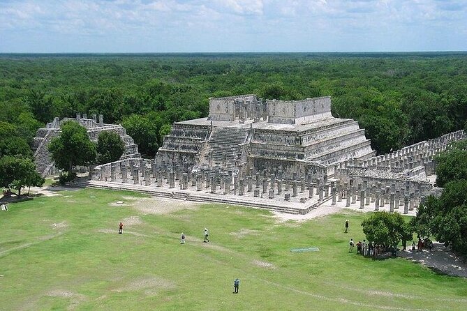 Chichen Itza Deluxe, 2 Cenotes tour From Playa del Carmen - Cenote Ik Kil: a cool first stop