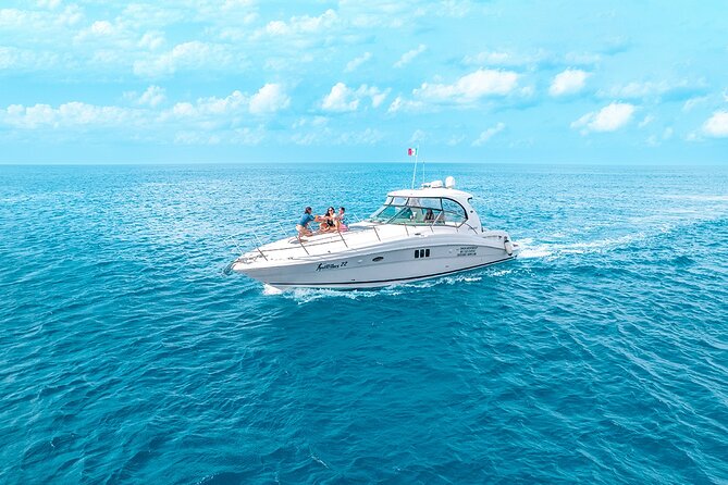 Cozumel Private Yacht and Snorkel with Lunch and Open Bar Onboard - Four hours aboard your own yacht
