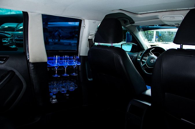 Departures in Luxury Sedan from Akumal to Cancun Airport - Inside the luxury sedan