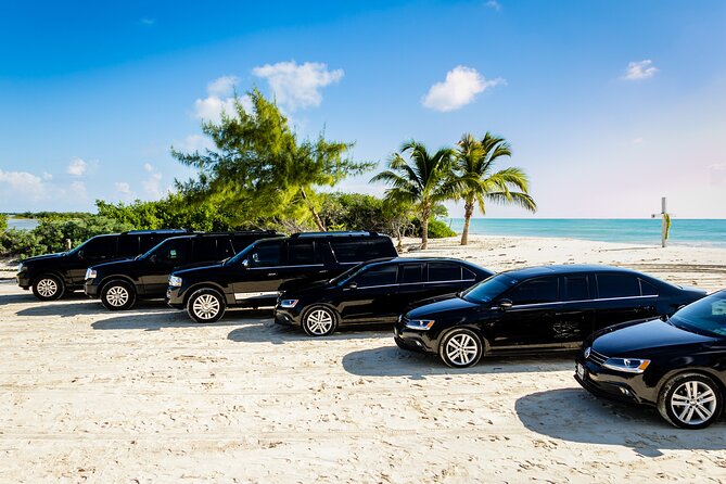 Departures in Luxury Sedan from Tulum to Cancun Airport - The hotel lobby pickup in Tulum