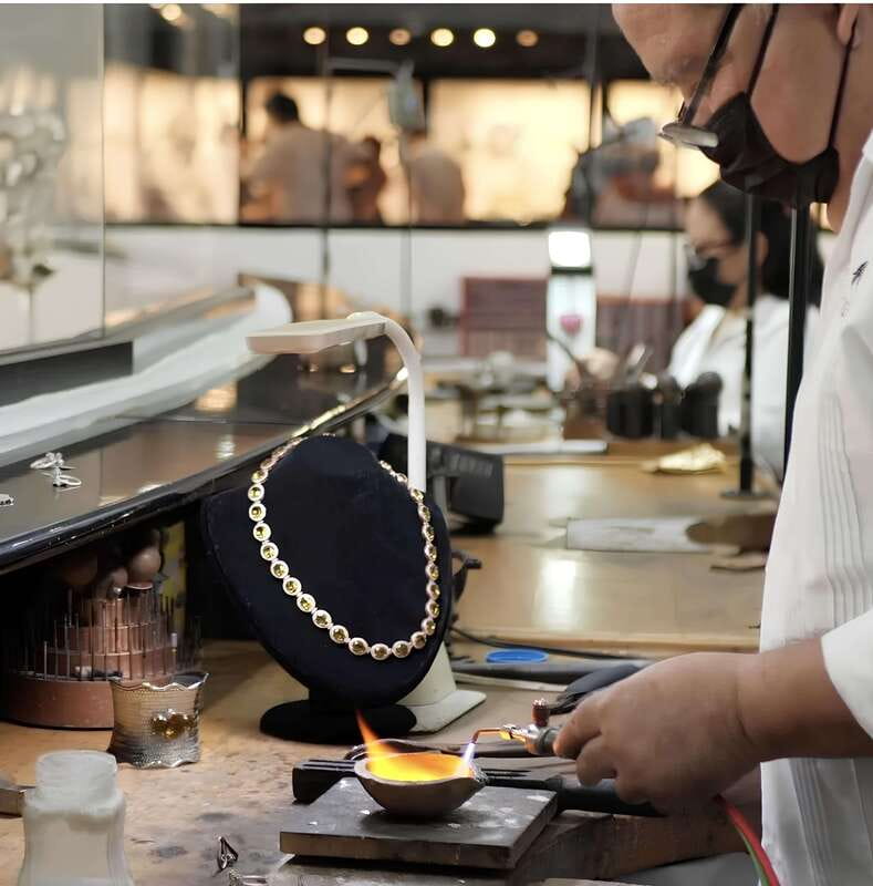 Discover the essence of playa del carmen: tequilera, jewelry and 5th avenue. - Booking details that matter