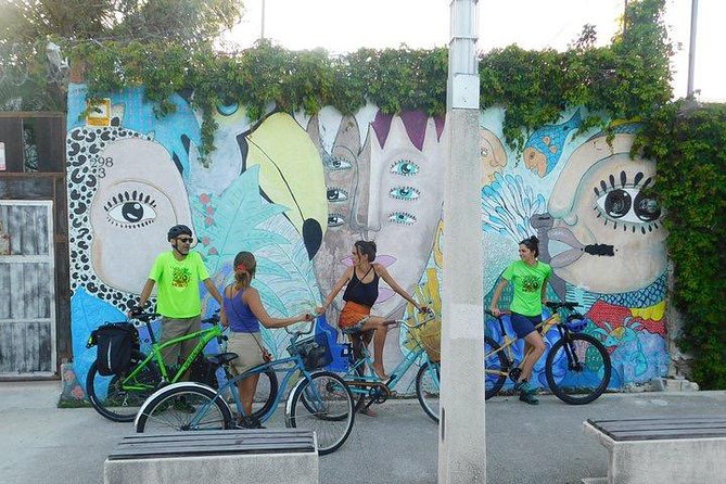 Graffitis & Munchies biketour Playa del Carmen - Quinta Avenida beyond the usual shopping route