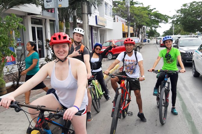 Graffitis & Munchies biketour Playa del Carmen - A small group makes the ride more personal