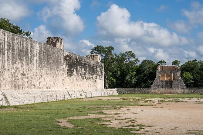 Guided Trip to Chichen Itza, Cenote Saamal, Buffet and Valladolid - Valladolid Gets Only a Short Look
