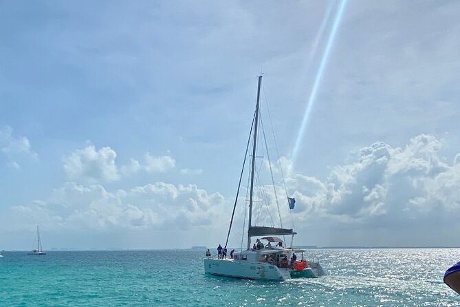 Isla Mujeres on luxury catamaran with snorkel, open bar and lunch - Key points before you book