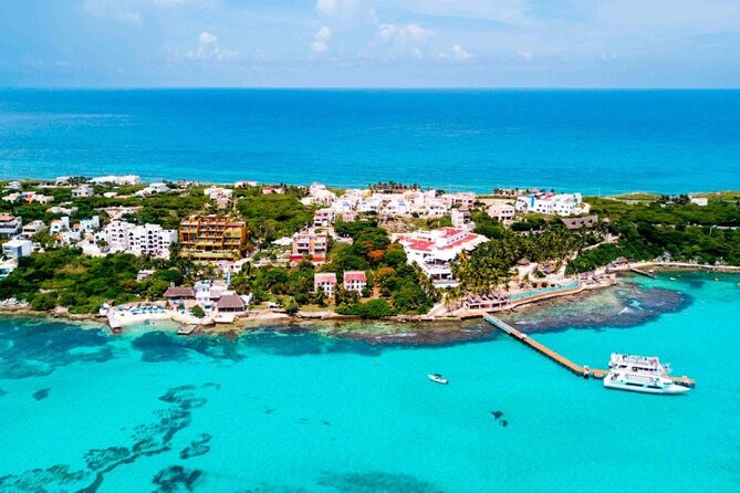 Isla Mujeres on luxury catamaran with snorkel, open bar and lunch - El Meco and the first snorkeling stop