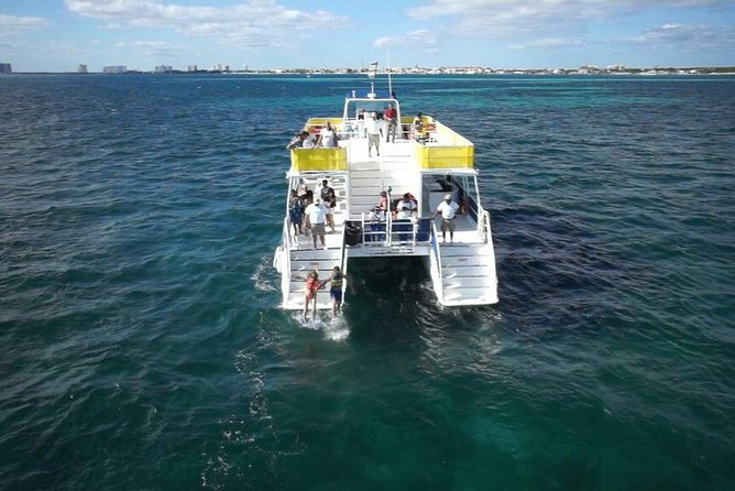 Isla Mujeres Unlimited! Fun & Party with transportation - Buffet lunch and beach-club time