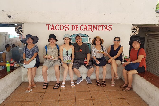 local walking food tour Inlakech Playa del Carmen - Fresh fruit and drinks set the tone