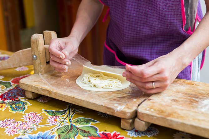 Mexican Cooking from Scratch in a Local Home in Tulum - Making guacamole and salsa with family secrets