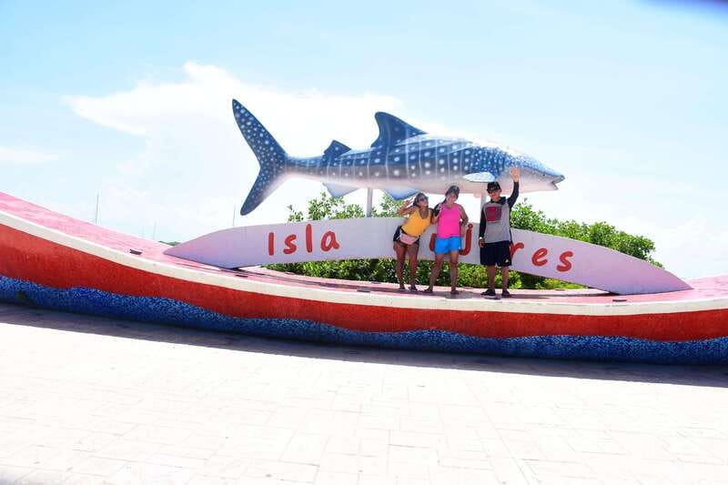 PDC: Isla Mujeres Catamaran Tour with Snorkeling - What the $107 price really covers