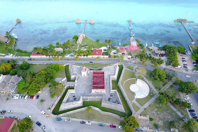 Private - Bacalar sailing across the mesmerizing waters - What the small-group format changes