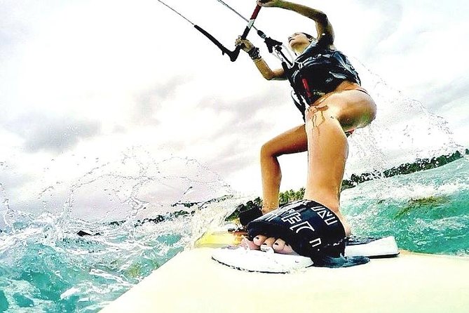 Private Kiteboarding Lesson in Tulum - Mauricio and Roma bring flexibility to the teaching