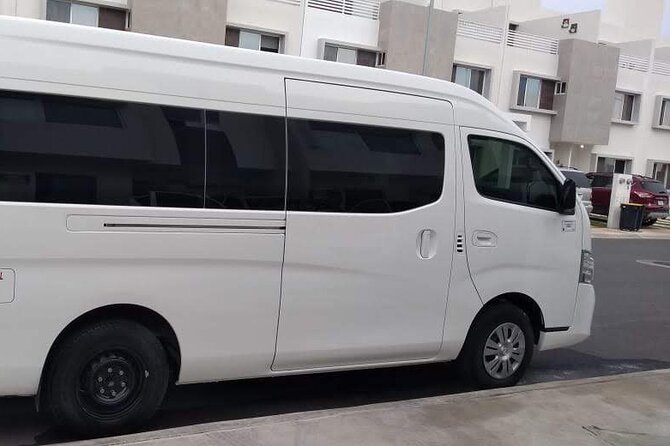 Private Transfer from Playa del Carmen to Cancun International Airport - Inside the air-conditioned private van