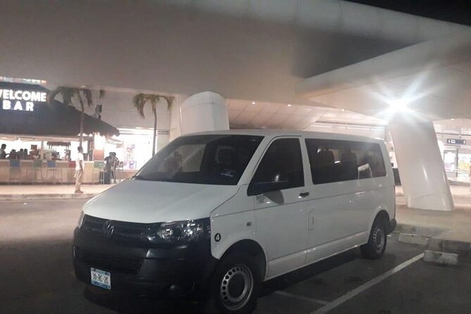 Private transportation CUN Airport-Tulúm Center & Hotel Zone - A private ride built around your own group