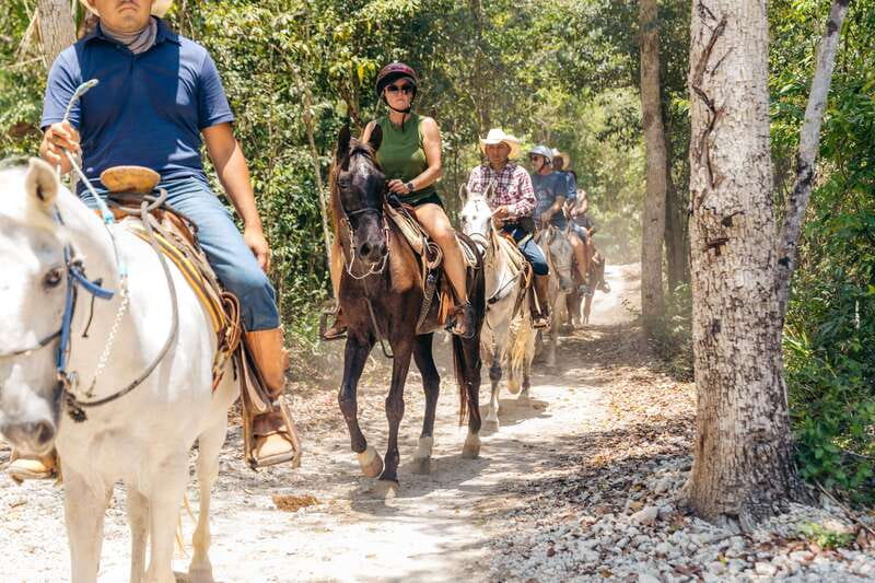 Rider Tour - A calm start on horseback