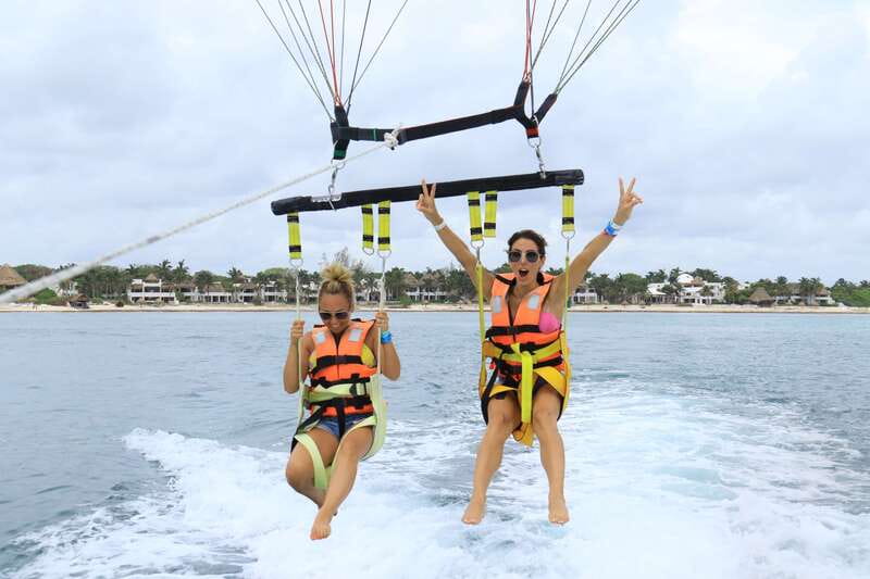 Riviera Maya: Parasailing Tour with Beach Club Access - Meeting the instructors and getting ready
