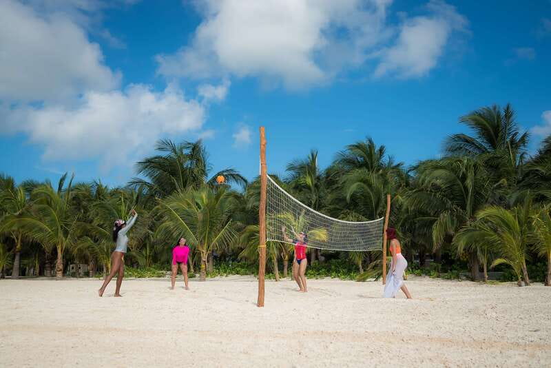 Riviera Maya: Parasailing Tour with Beach Club Access - From hotel lobby to boat