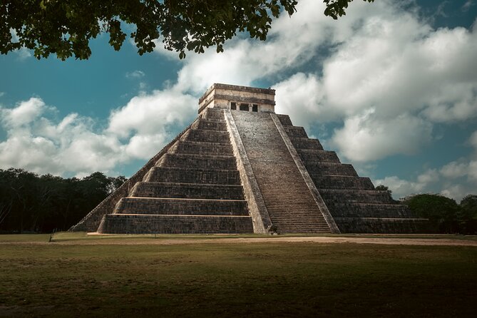 Small Group with early access to Chichen Itza, Ekbalam and Cenote - Why the early start at Chichen Itza matters