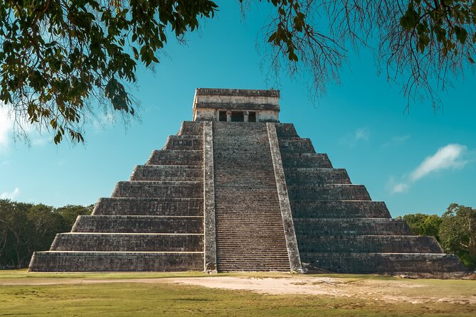 Small Group with early access to Chichen Itza, Ekbalam and Cenote - Kukulkan Castle, the ball court, and the old city