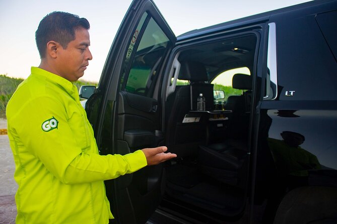 Suv departures from Playa del Carmen to Cancun Airport - The SUV experience, from cold drinks to a cool cabin