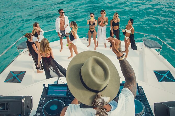 Tulum All Inclusive DJ Party – 51' Leopard PowerCat 4h - The first hour: coastline views from Puerto Aventuras
