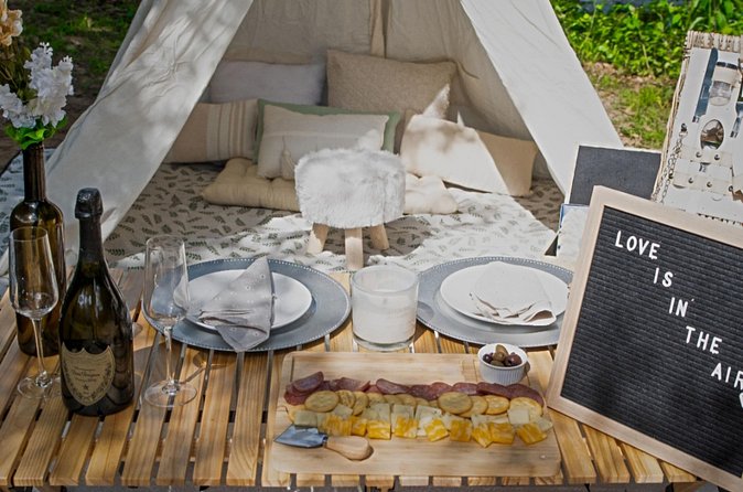 Tulum Beach Luxury Picnic Experience - Wine is included, food is not